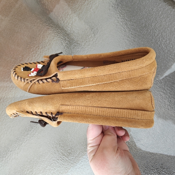 Minnetonka Women’s Thunderbird Animikii Softsole Moccasins 7 Suede, Beaded - Picture 7 of 9
